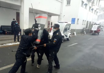 �m��ѩ�죬һ����(l��i)��(ch��ng)���ַ����ݾ����(d��ng)ůů������